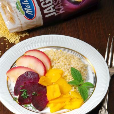 Kasza jaglana z dynią, burakiem i jabłkiem